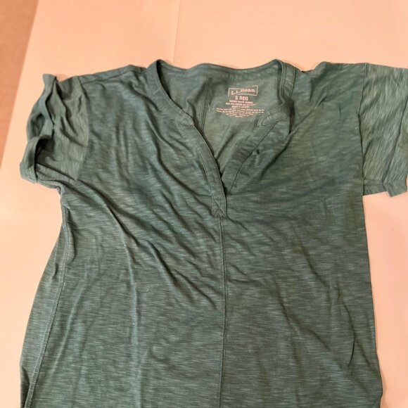 L.L. Bean Green Short Sleeve T Shirt V Neck Buttons Cuffed Sleeves Small  💗 - Picture 4 of 12